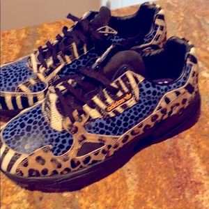 Size 7, but fits 7 1/2.